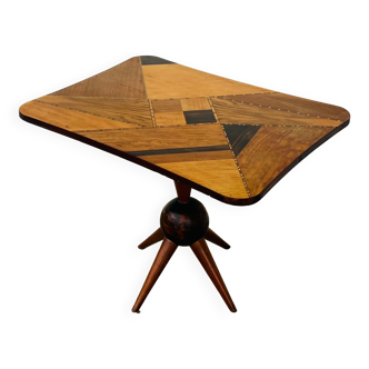 Sputnik foot table