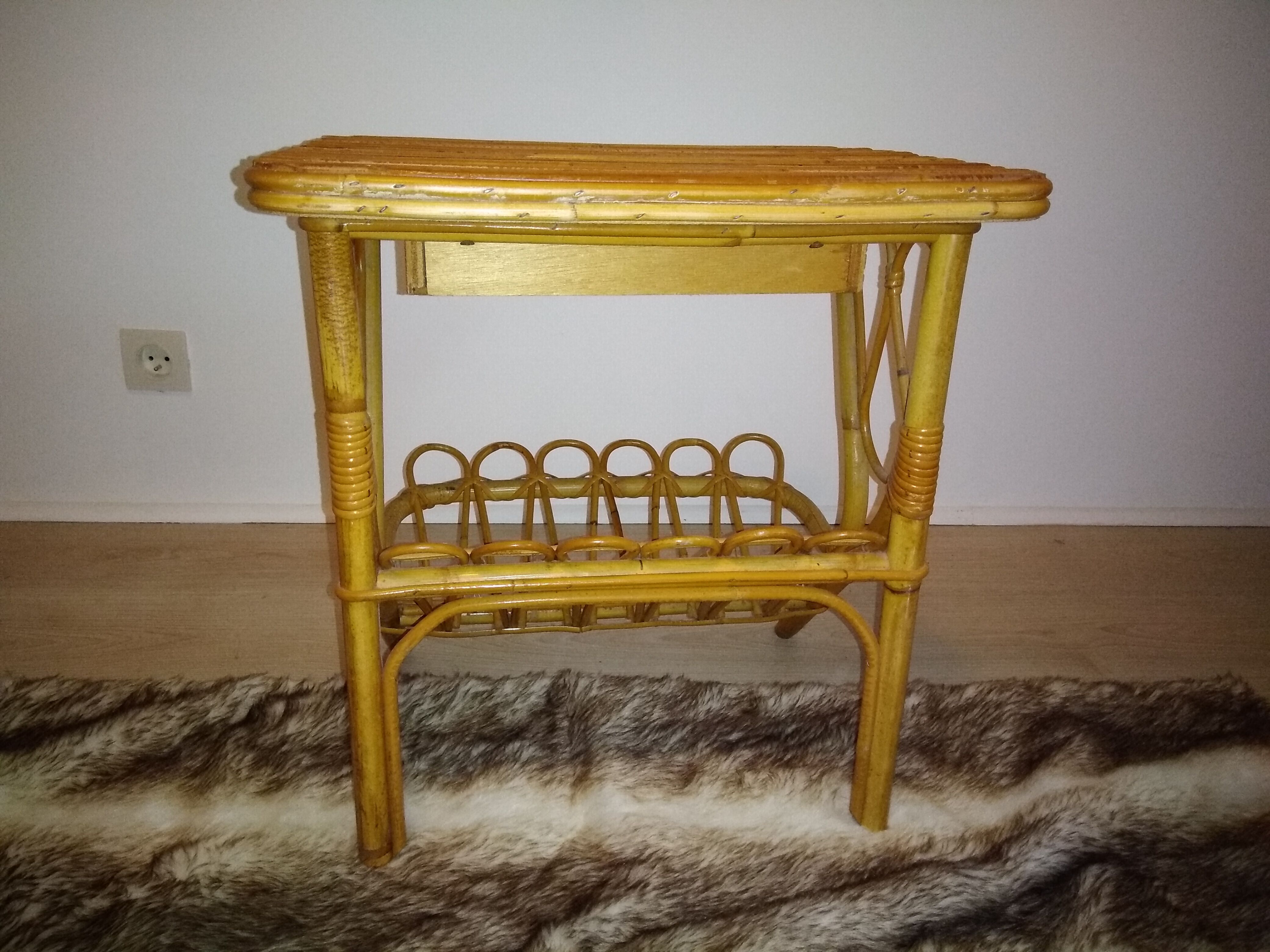 Magazine rack vintage rattan