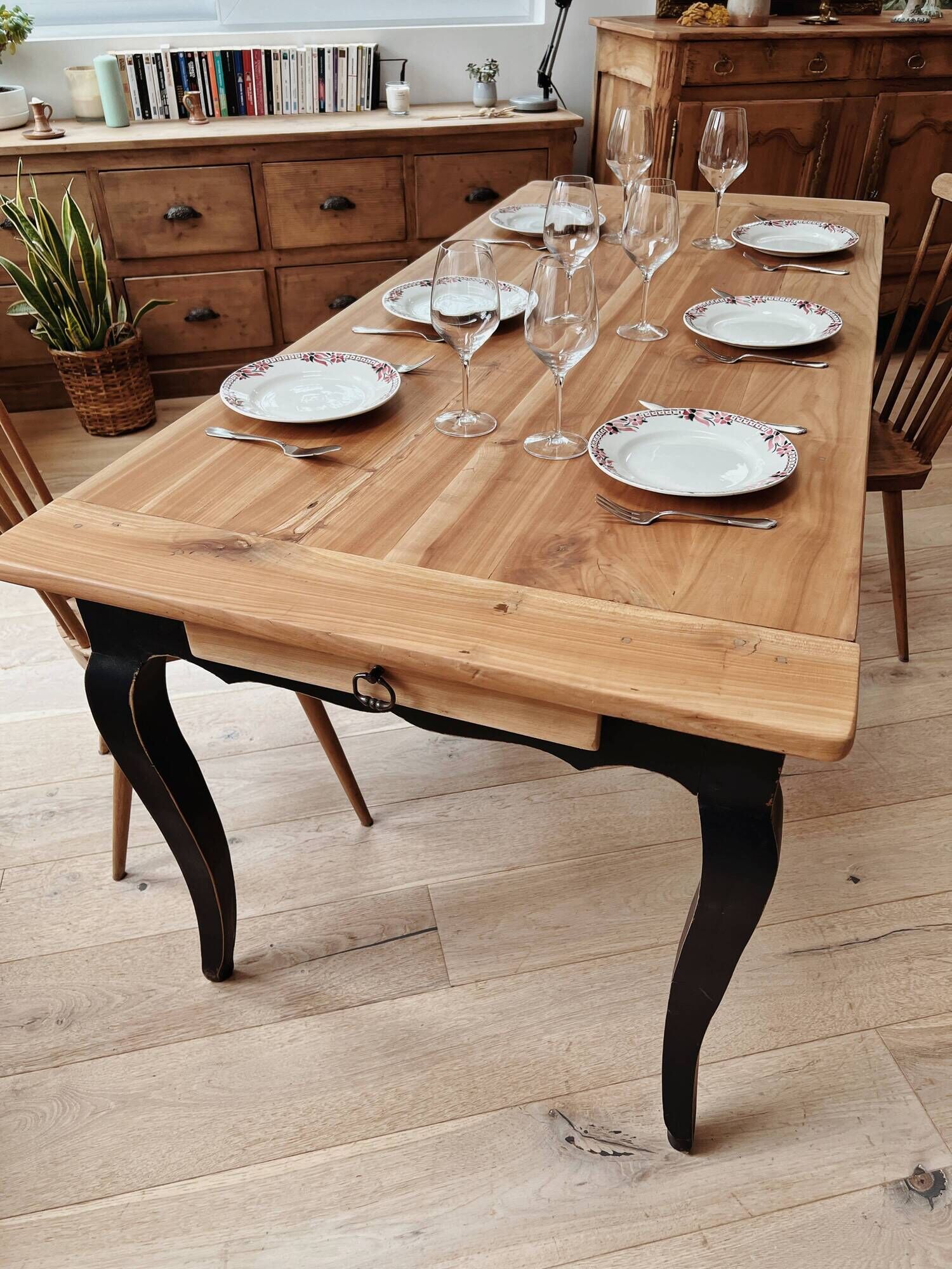 Antique Louis XV table from the 19th century – seats 8-10 people.