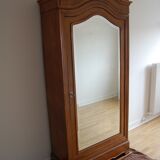 Hat gendarme armoire