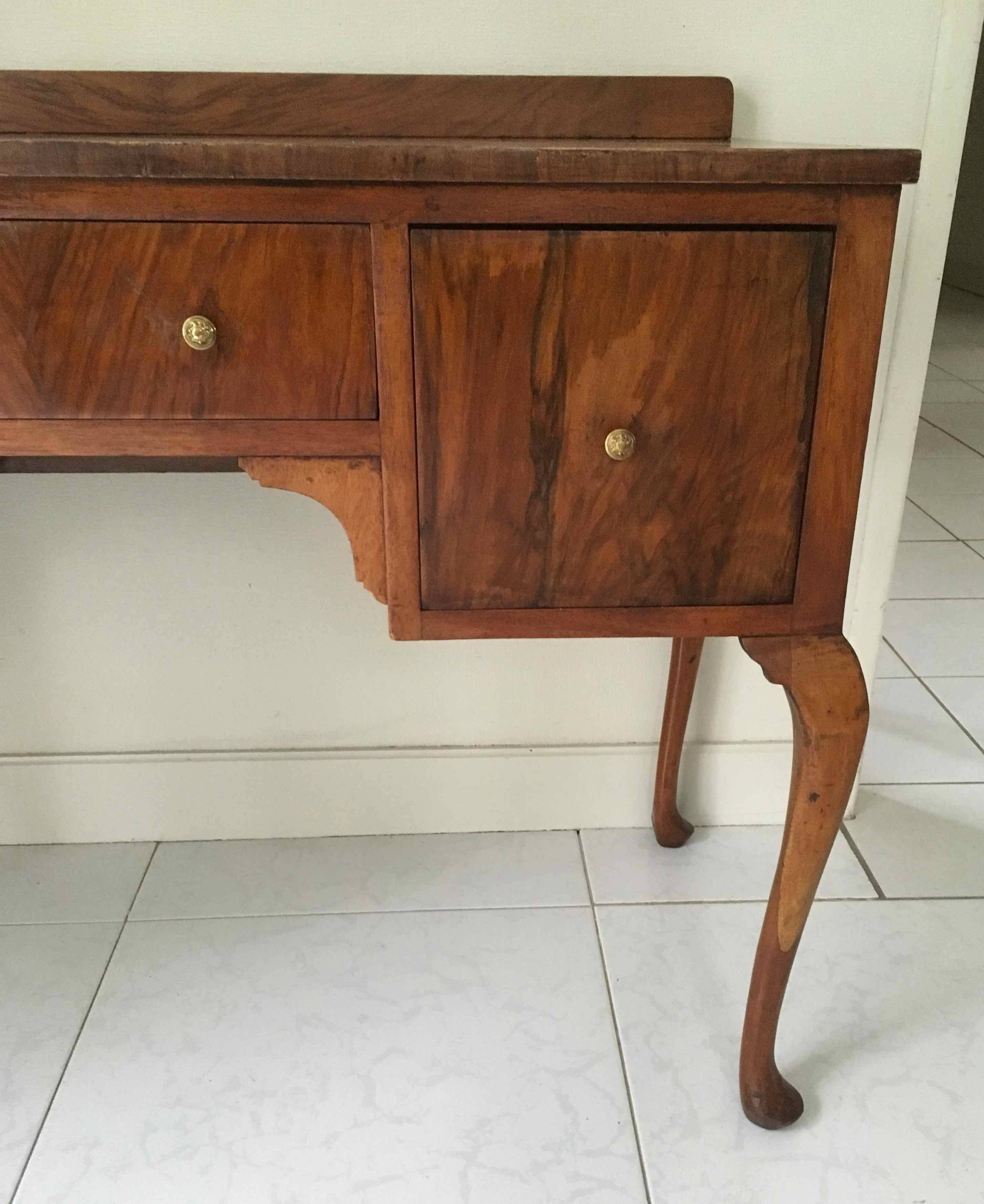 Bureau 1950 pieds galbés