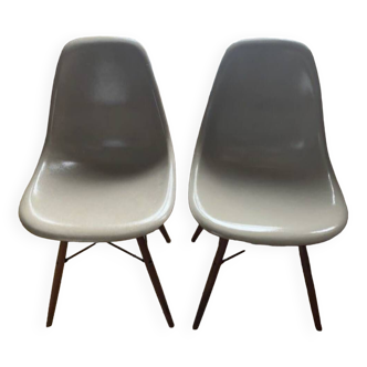 Paire de chaises eames greige