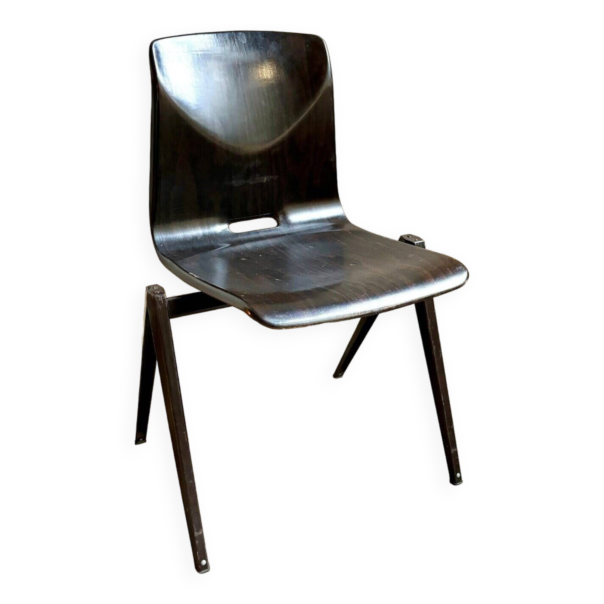 “Galvanitas S22” chair by Pagholz