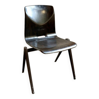 “Galvanitas S22” chair by Pagholz
