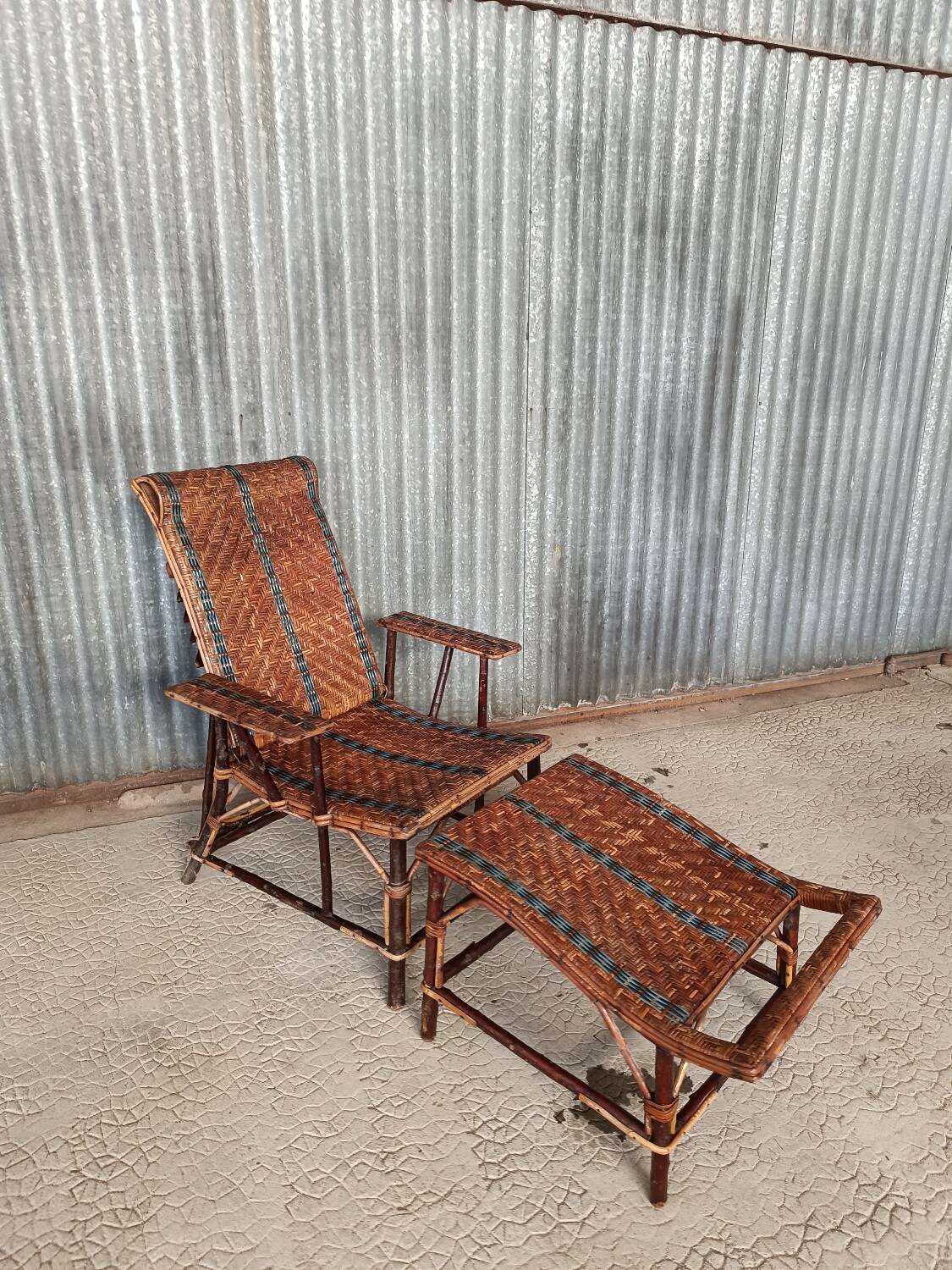 Chaise longue - vintage rattan wicker deckchair