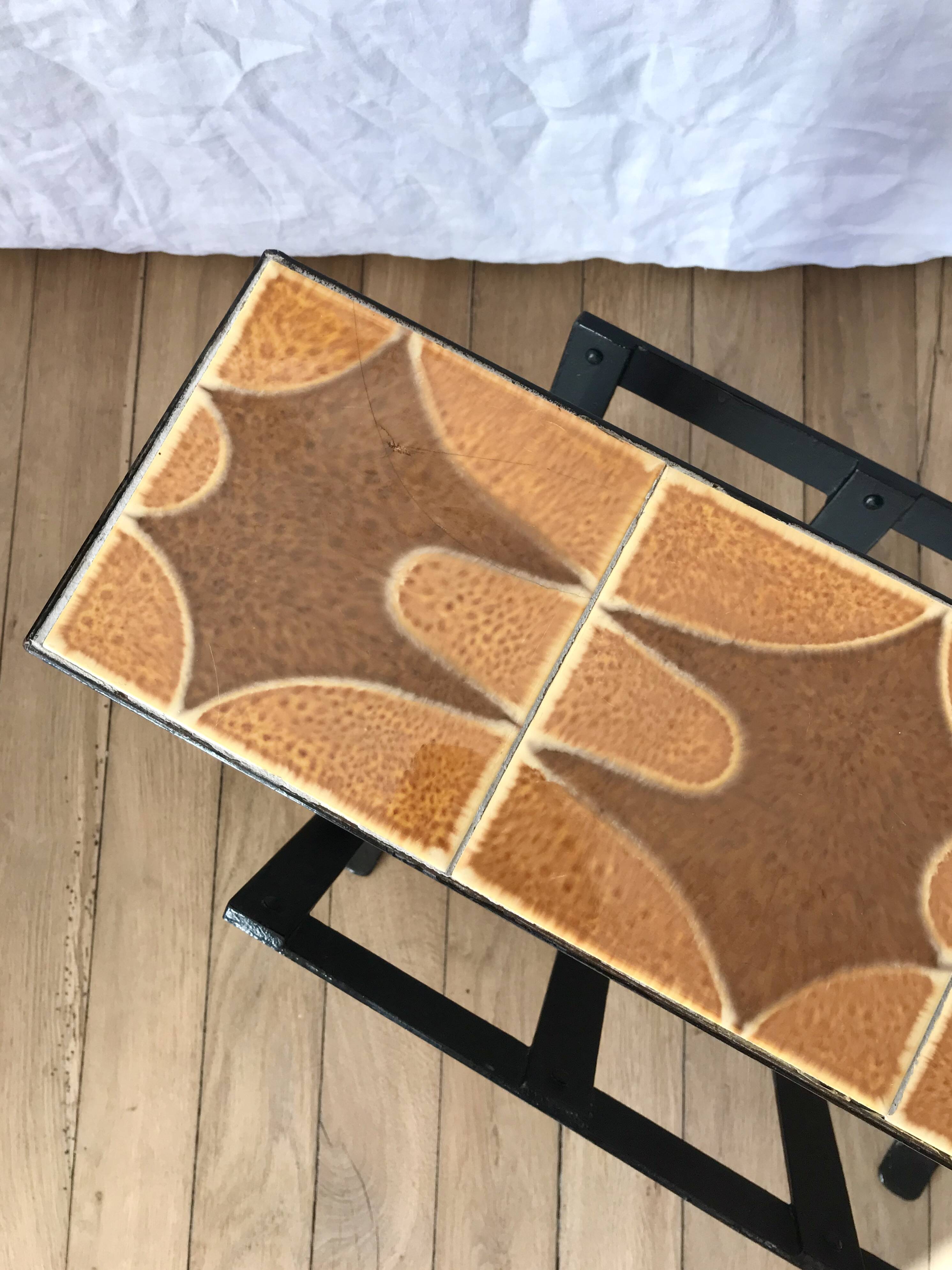 Magazine rack in ceramic and black, orange and brown iron from the 70s