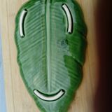 Slip dish in the shape of a palm leaf