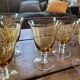 Lot de dix verres à pied ambrés gravés – années 1950