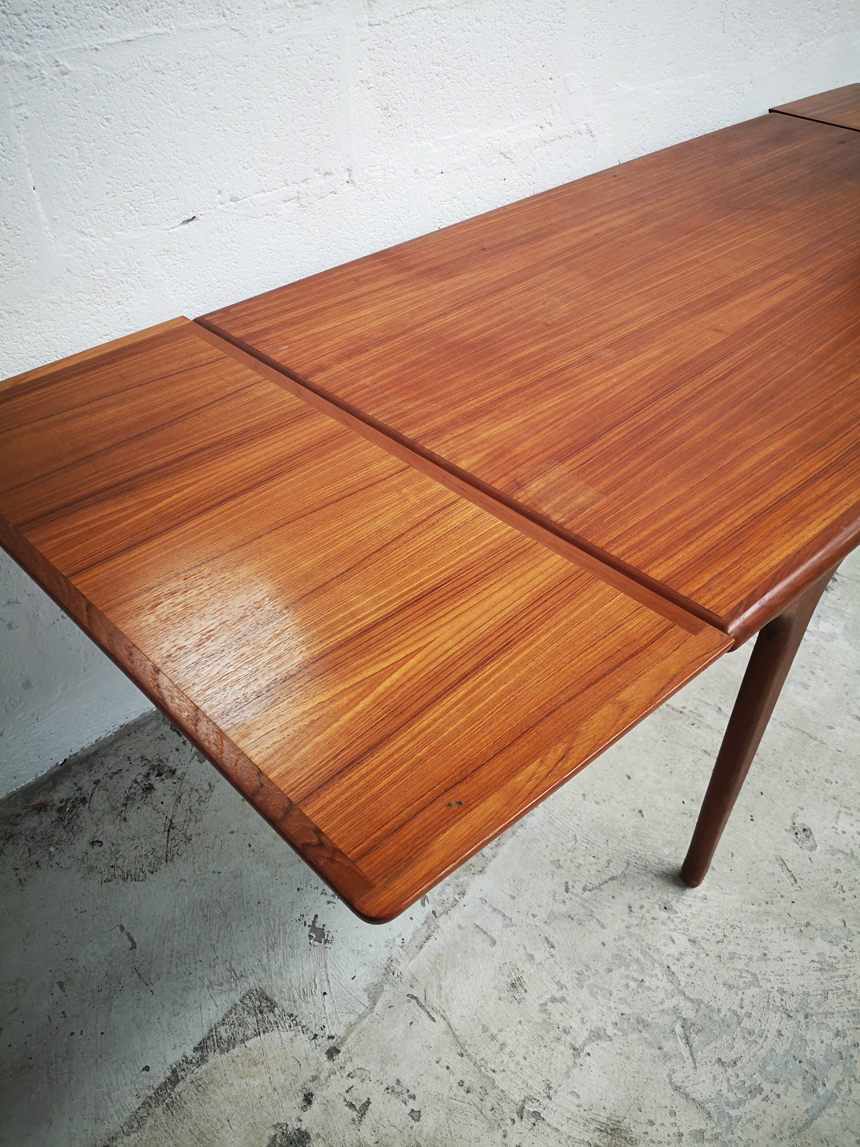 Table à manger extensible par Meubles TV / Tricoire & Vecchione