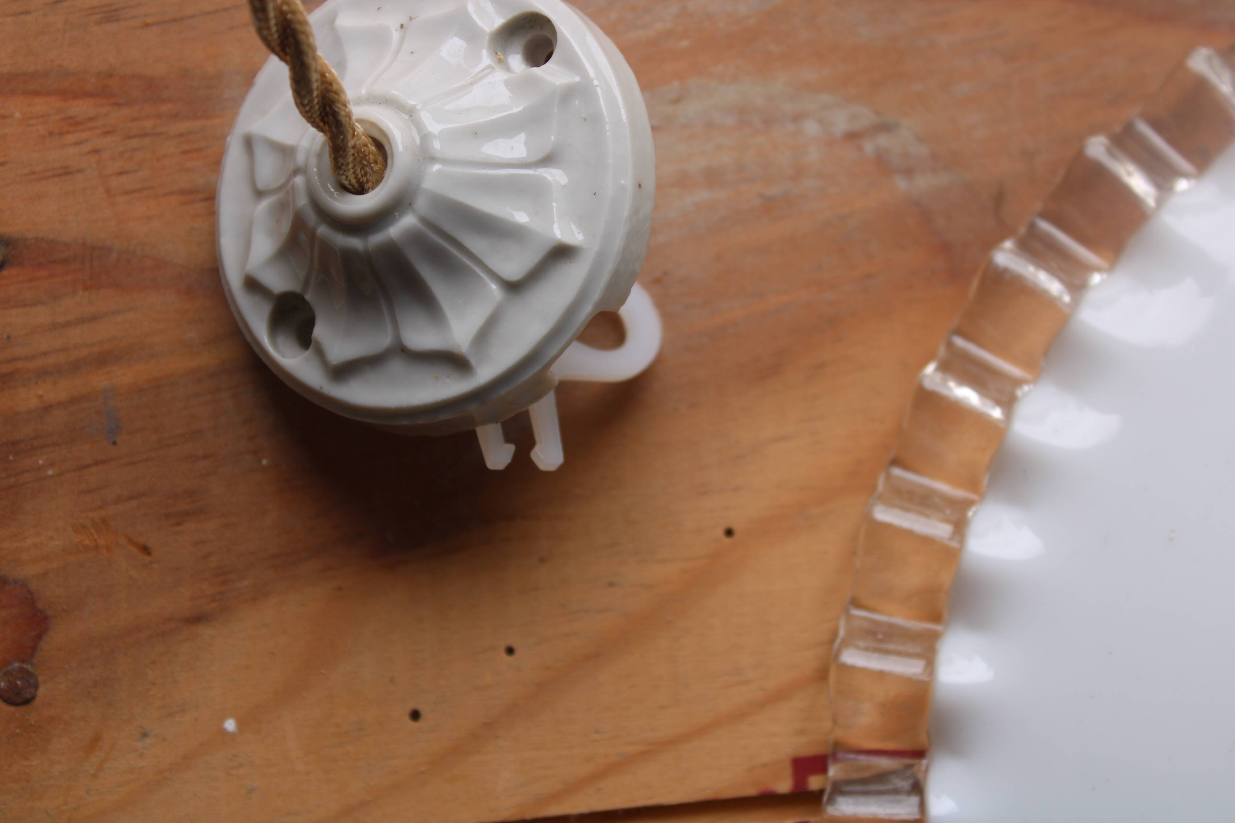 White toothed opaline hanging lamp