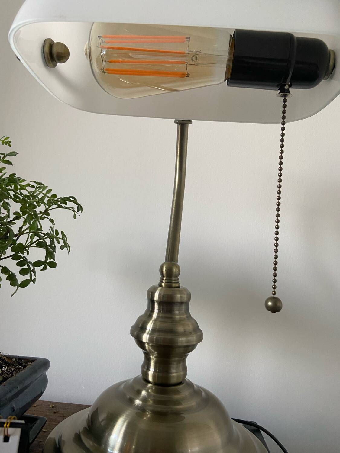 Banker's lamp in bronze and white opaline Notary lamp, Art Deco