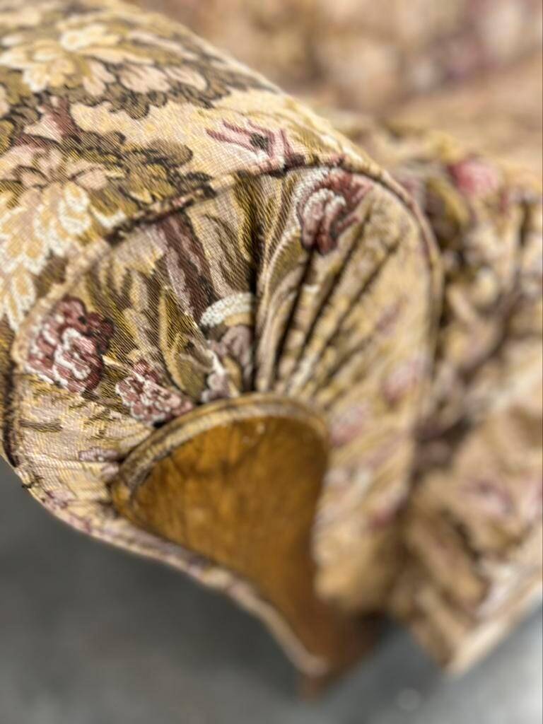 Vintage floral sofa / daybed / sofa bed