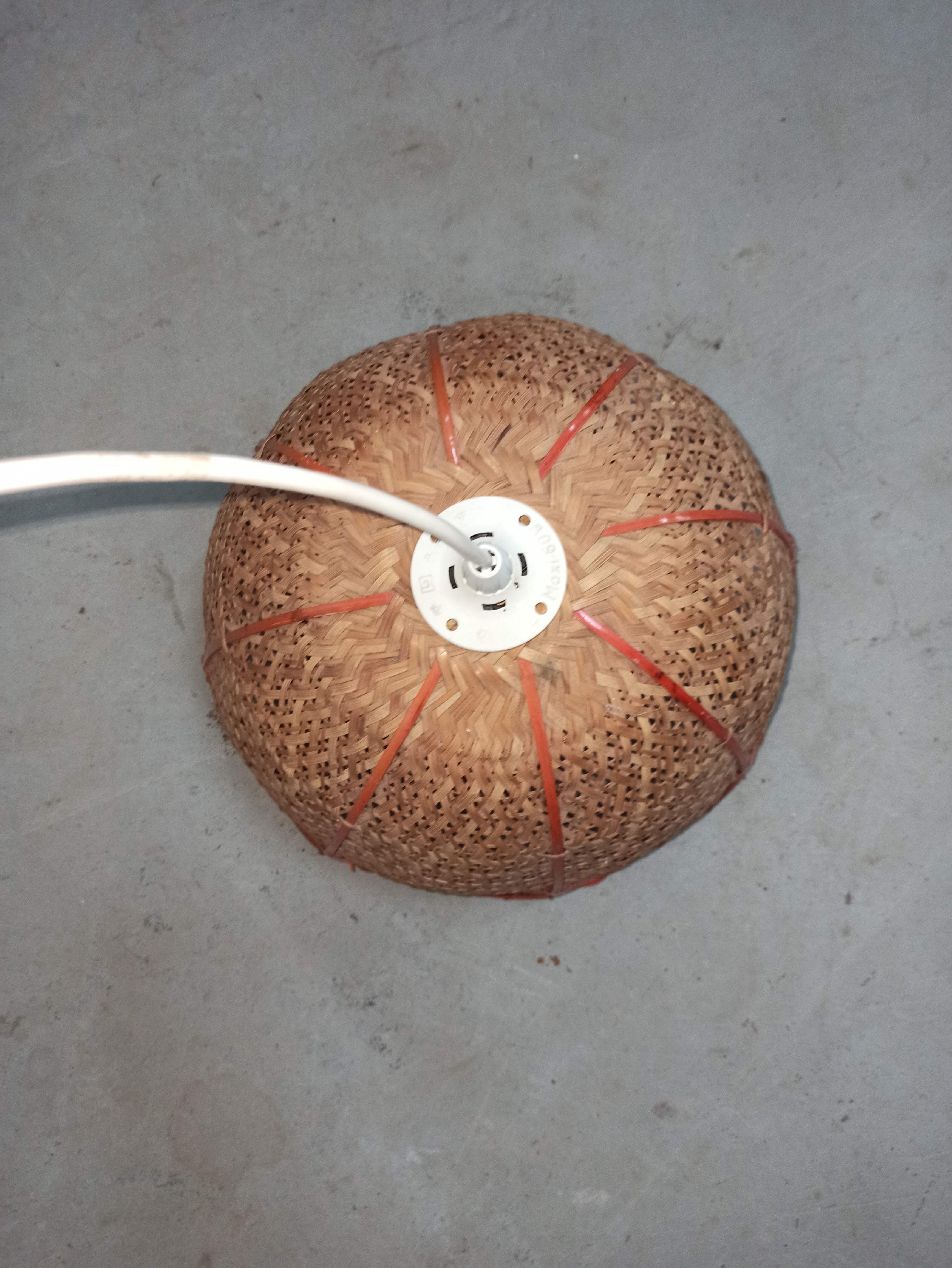 Suspension rattan lampshade