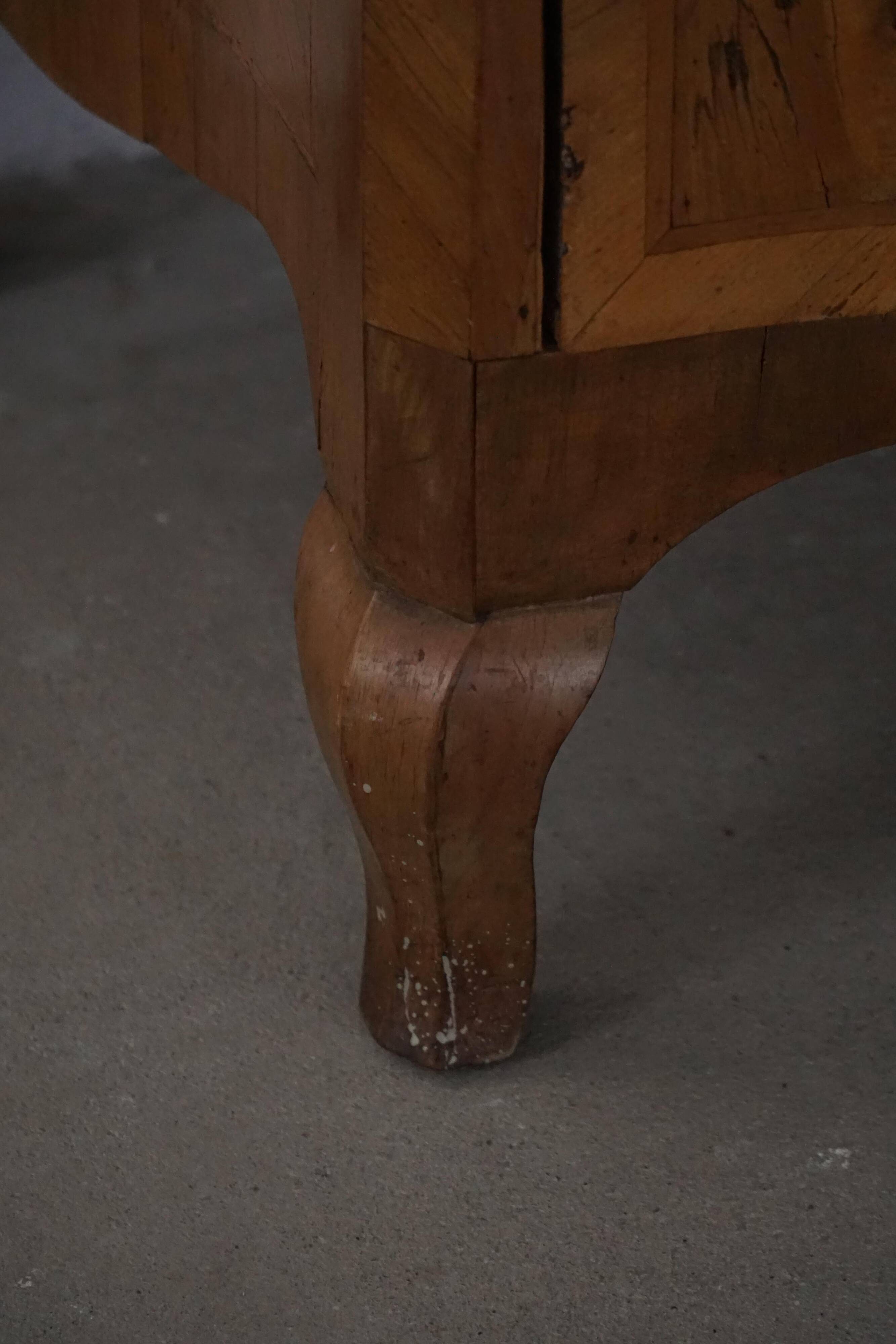 18ème siècle, commode danoise baroque serpentine antique en noyer