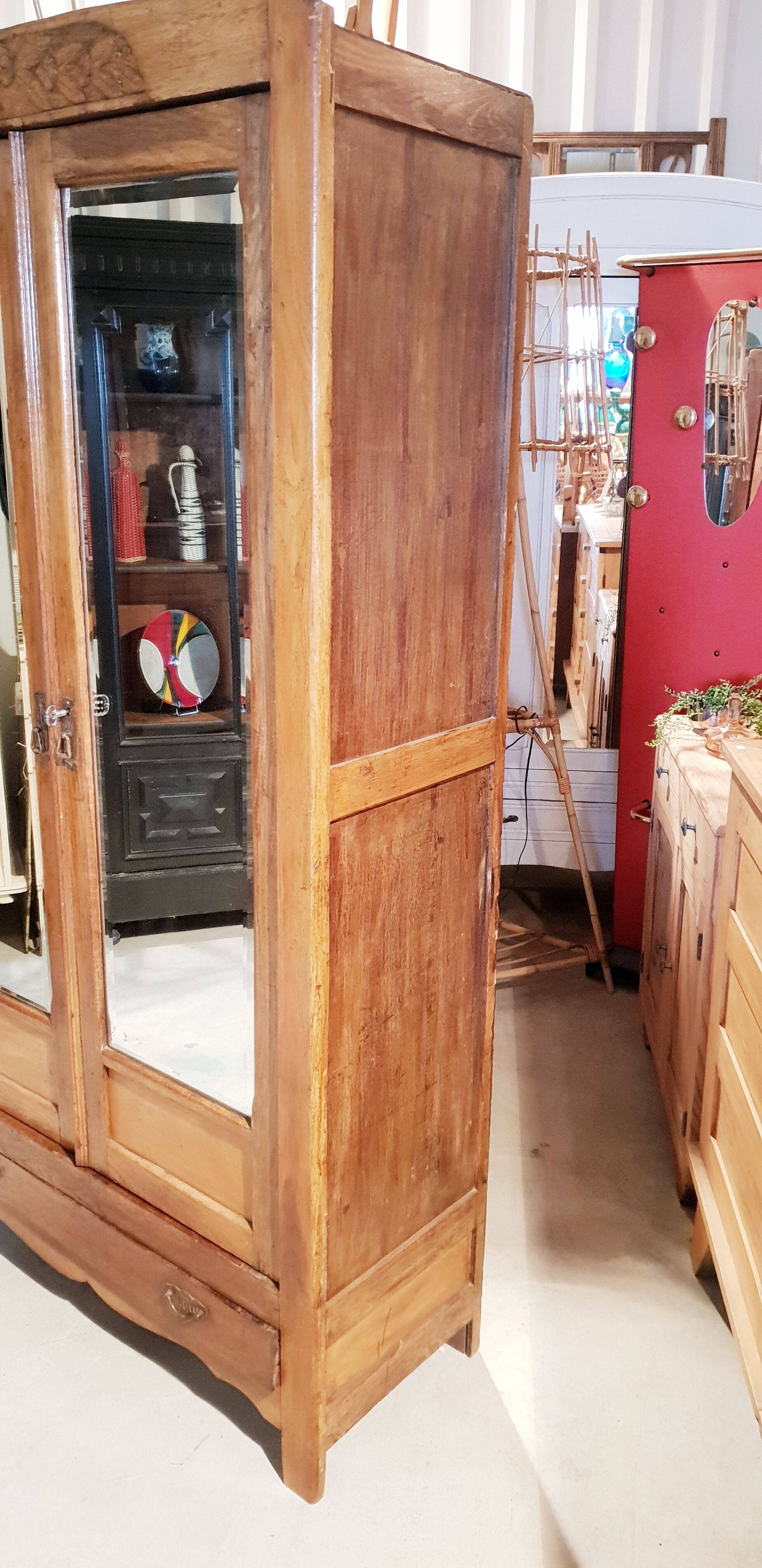 Armoire vintage