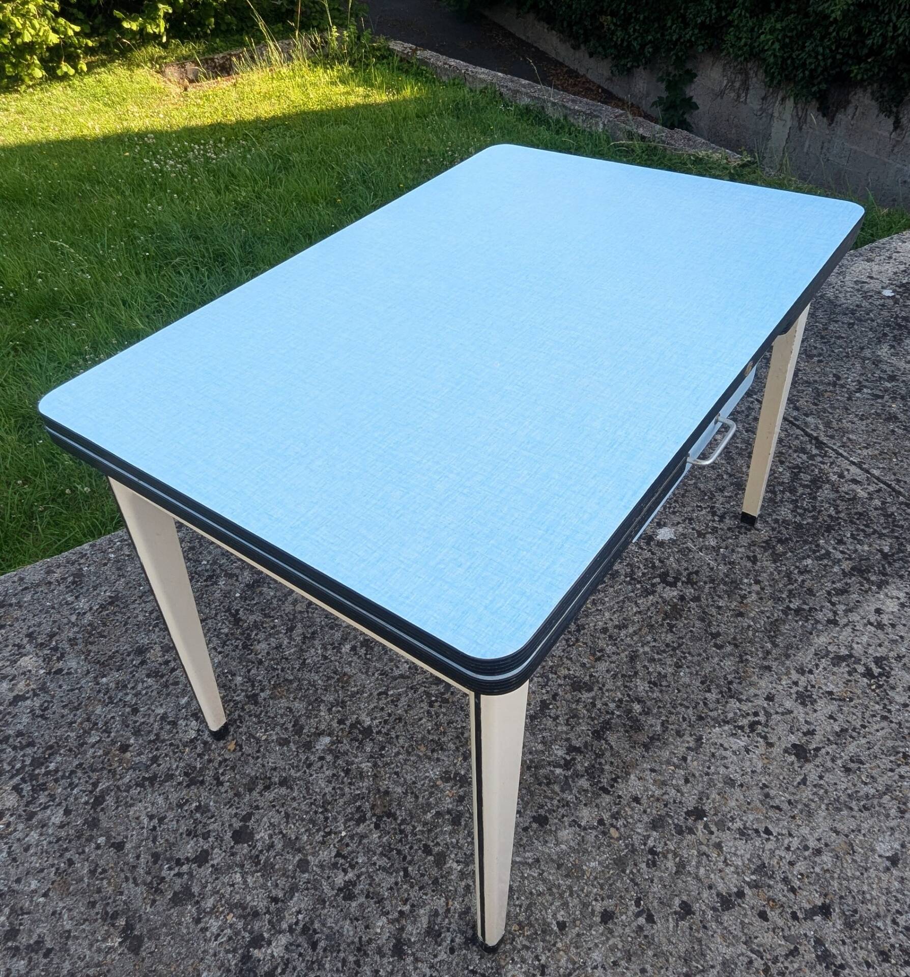 Vintage Formica table efji novoplan with 2 integrated extensions 109/148/197.