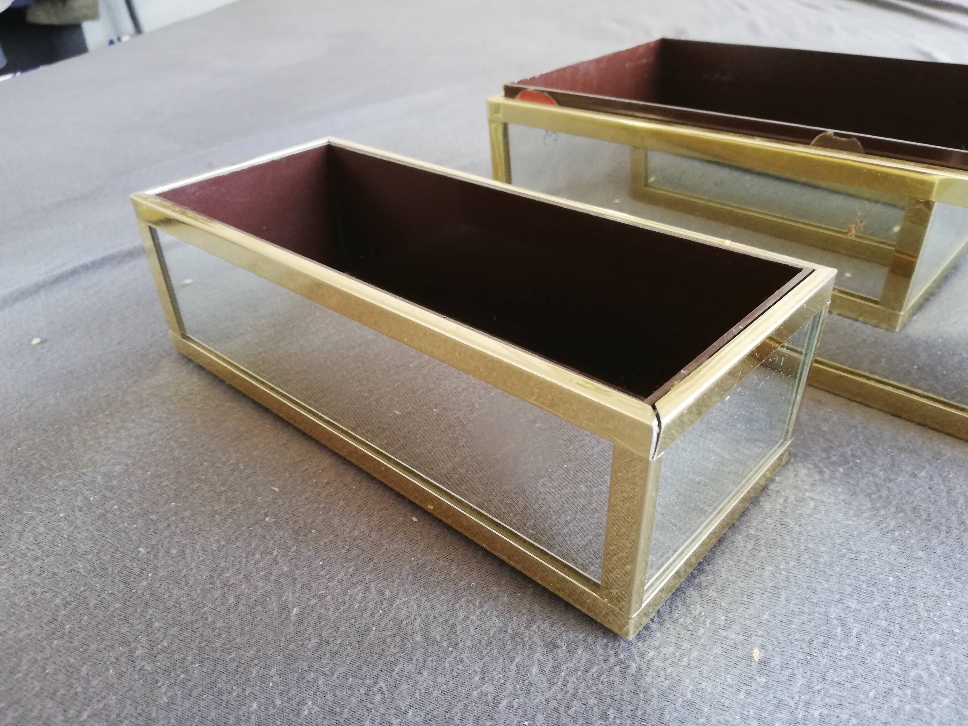 Golden metal table gardeners and Ousta design mirrors made in Holland