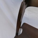 Chaise Baumann enveloping "waiting room" model