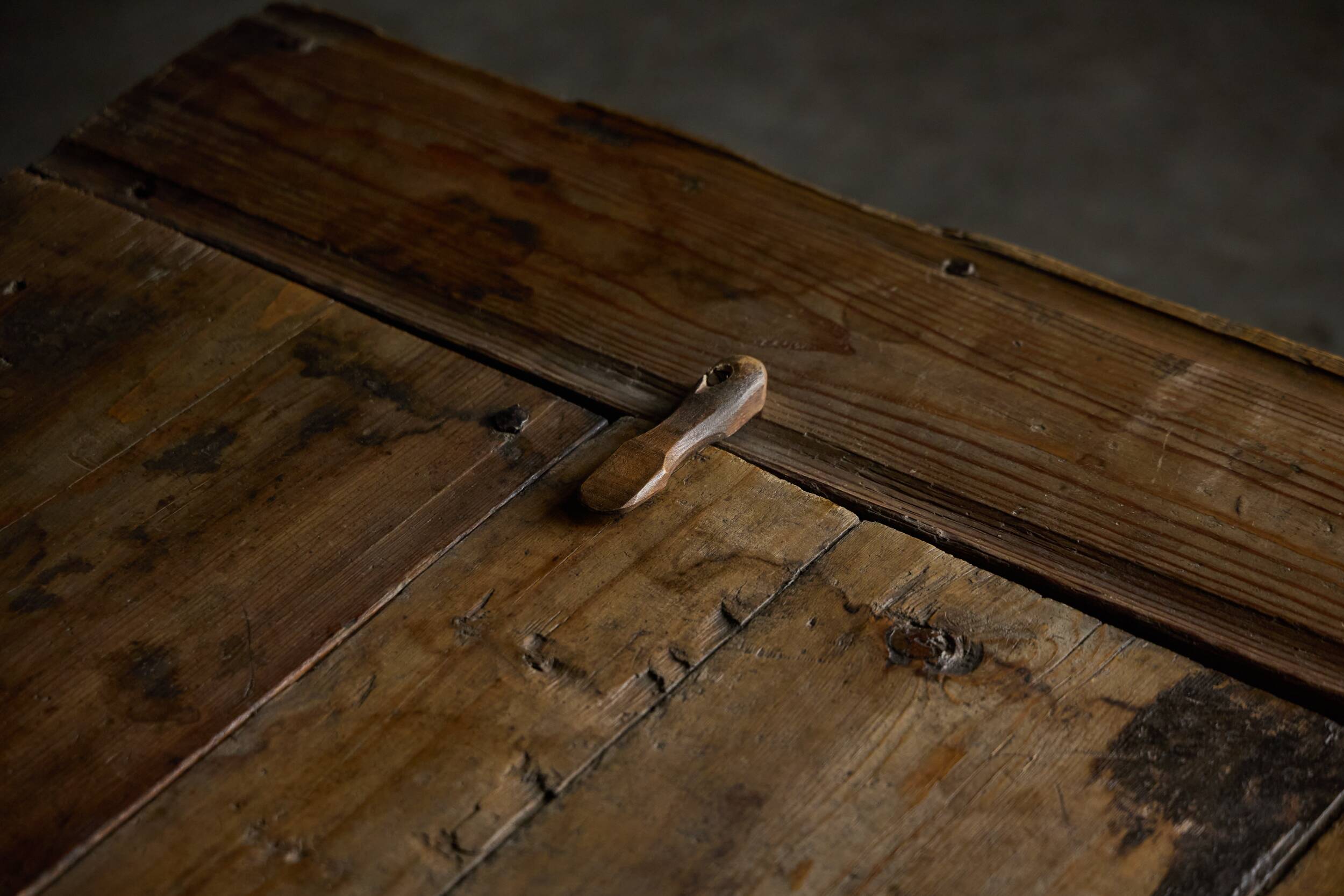 Table basse en chêne rustique vernaculaire, France, 20e siècle
