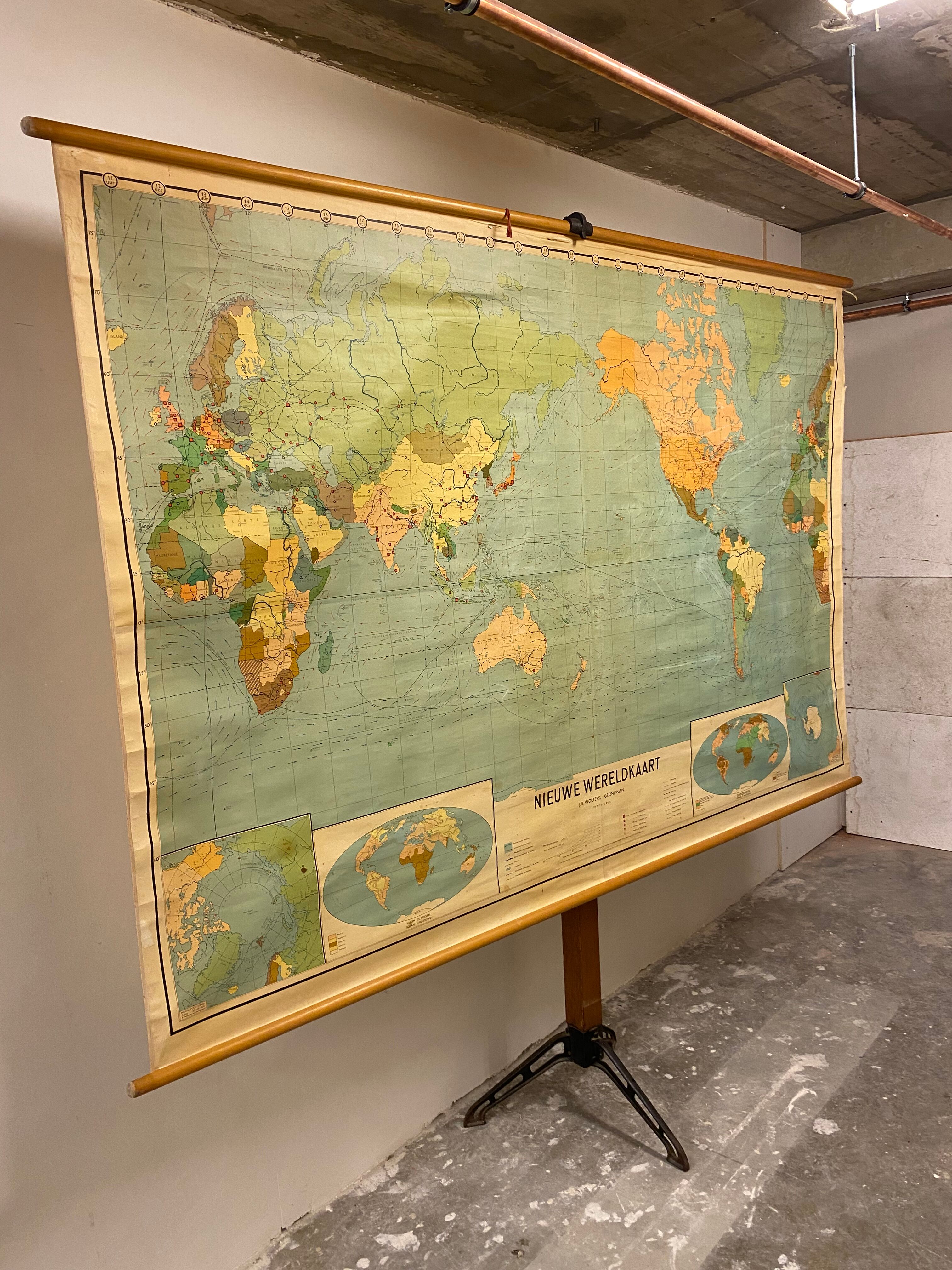 Large Vintage New World School Map