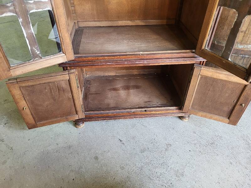 Wooden glass cabinet with 6 glass doors