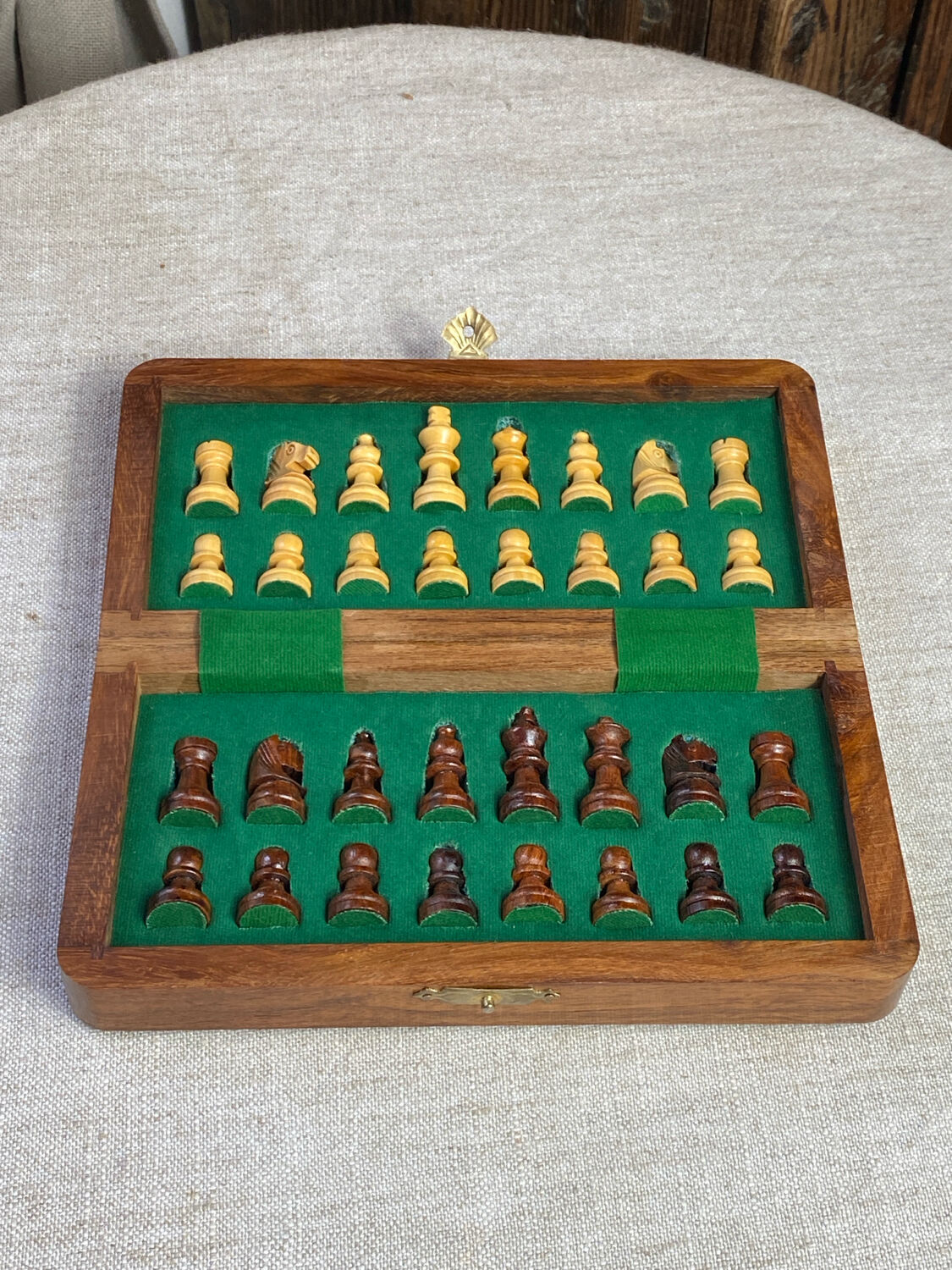 Travel chess set, in marquetry, magnetic pieces