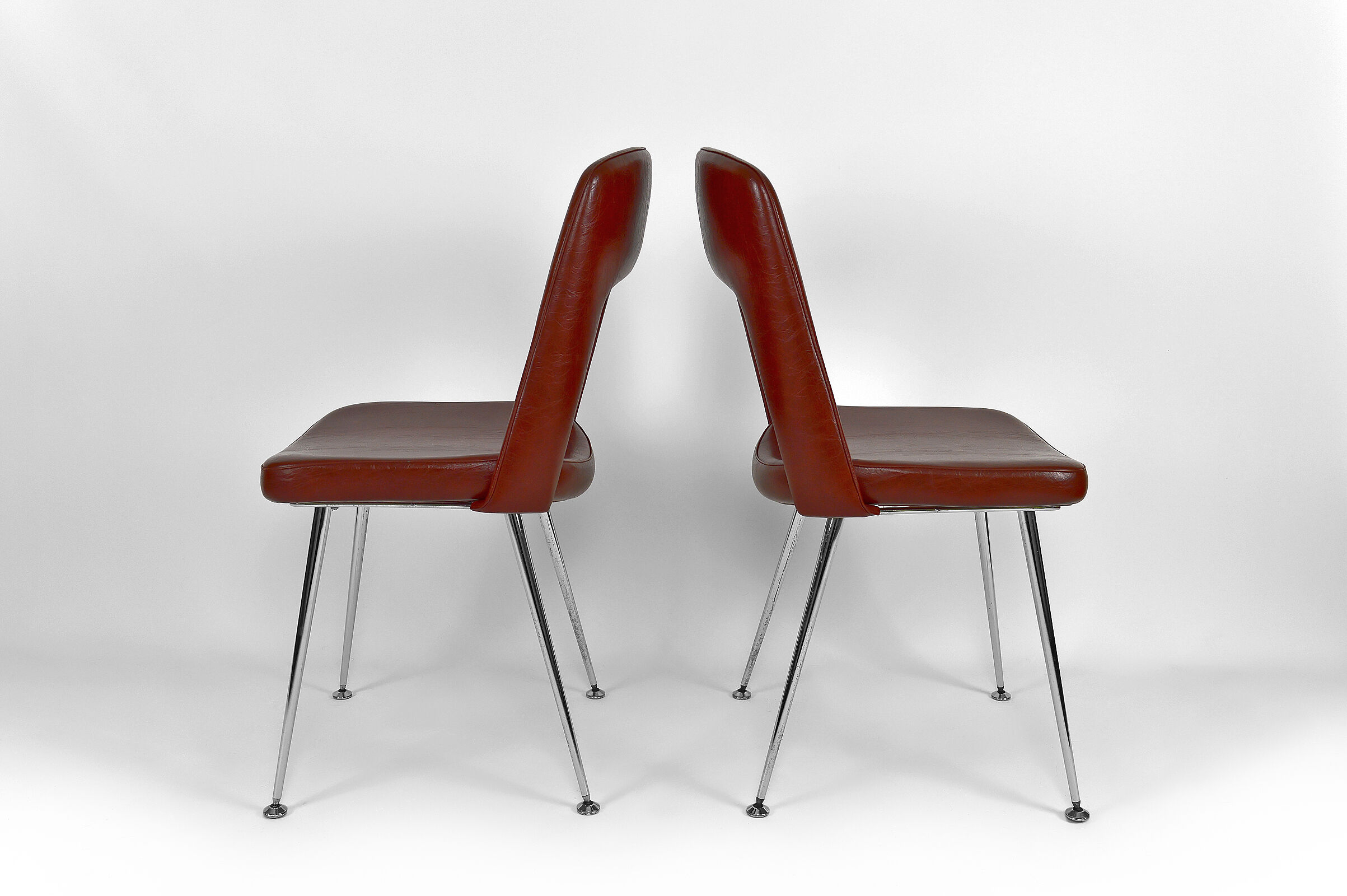 Pair of chairs in chrome and skaï, circa 1960