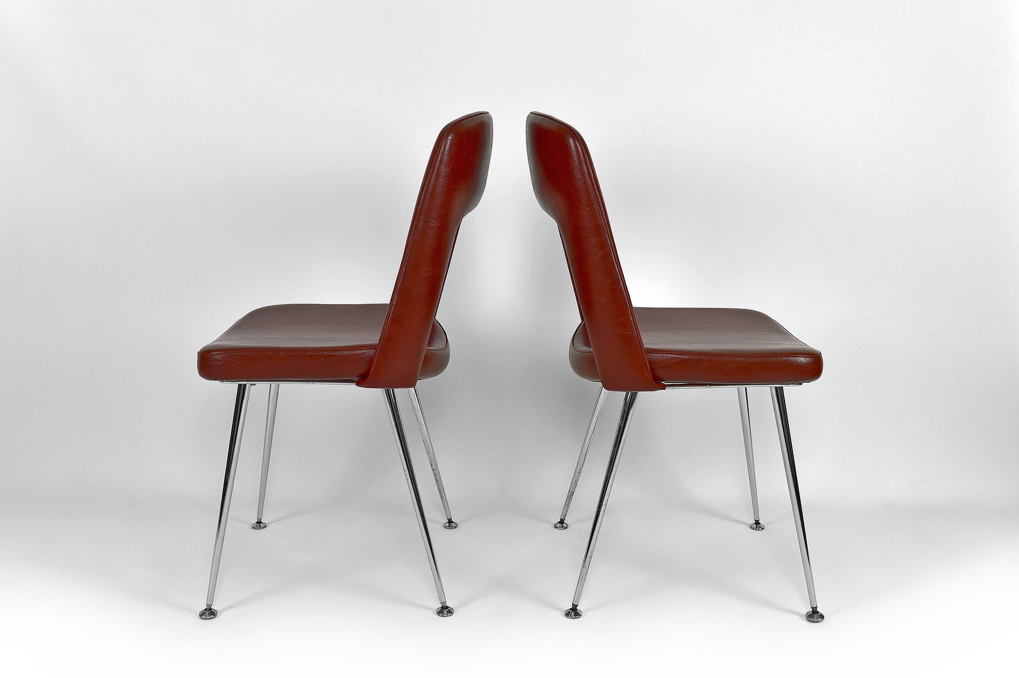 Pair of chairs in chrome and skaï, circa 1960
