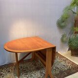 Foldable teak table
