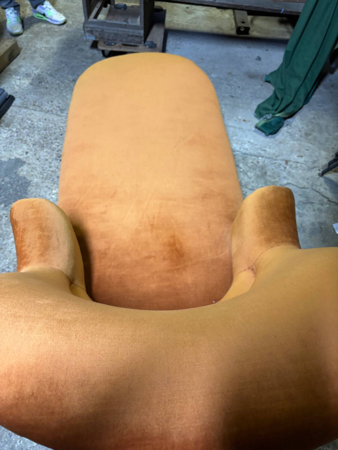 Antique velvet chaise longue