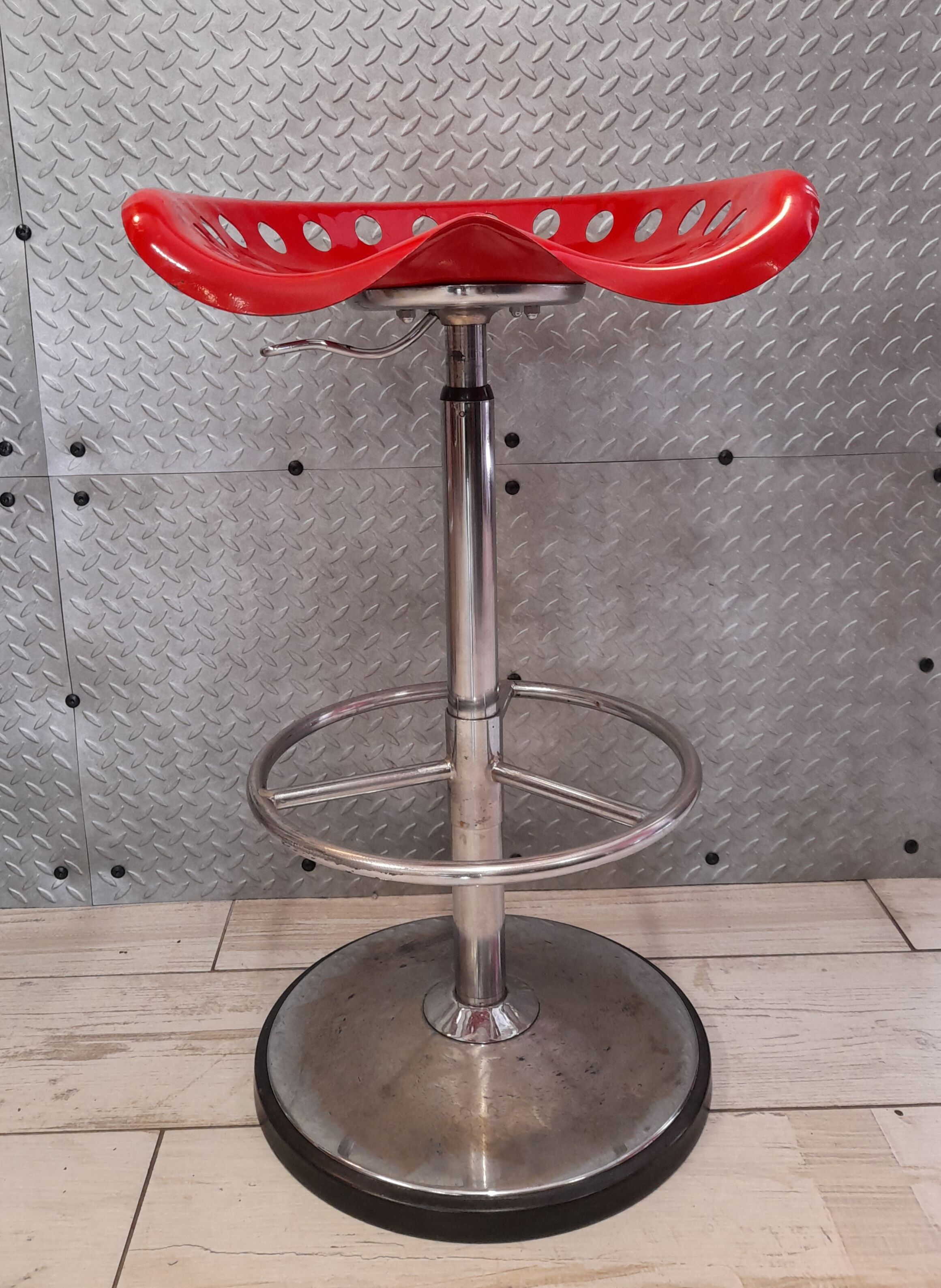 Tractor stool designed by Etienne Fermigier