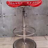 Tabouret tracteur désigné par Etienne Fermigier