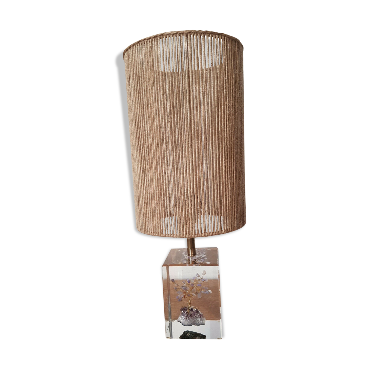 Resin lamp with amethyst shaft inclusion