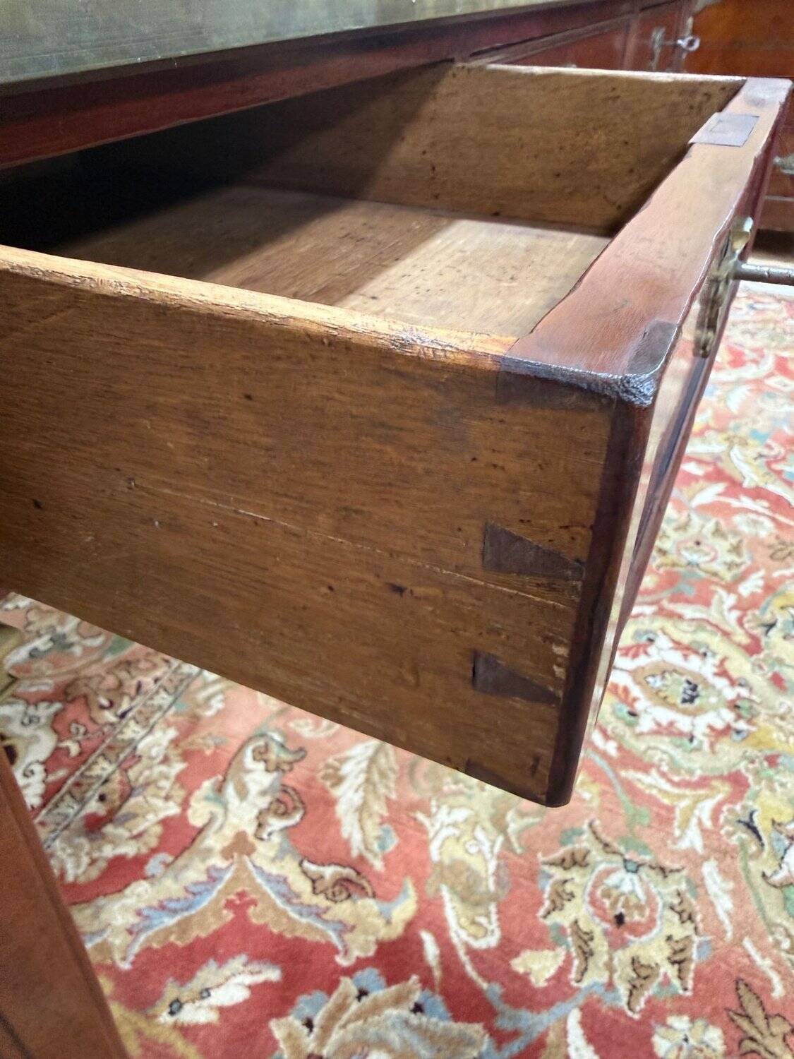 Flat desk – Louis XVI style – Mahogany, green leather, bronze