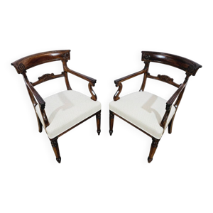 une paire de fauteuils