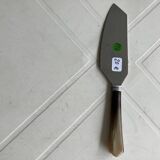 Cake server