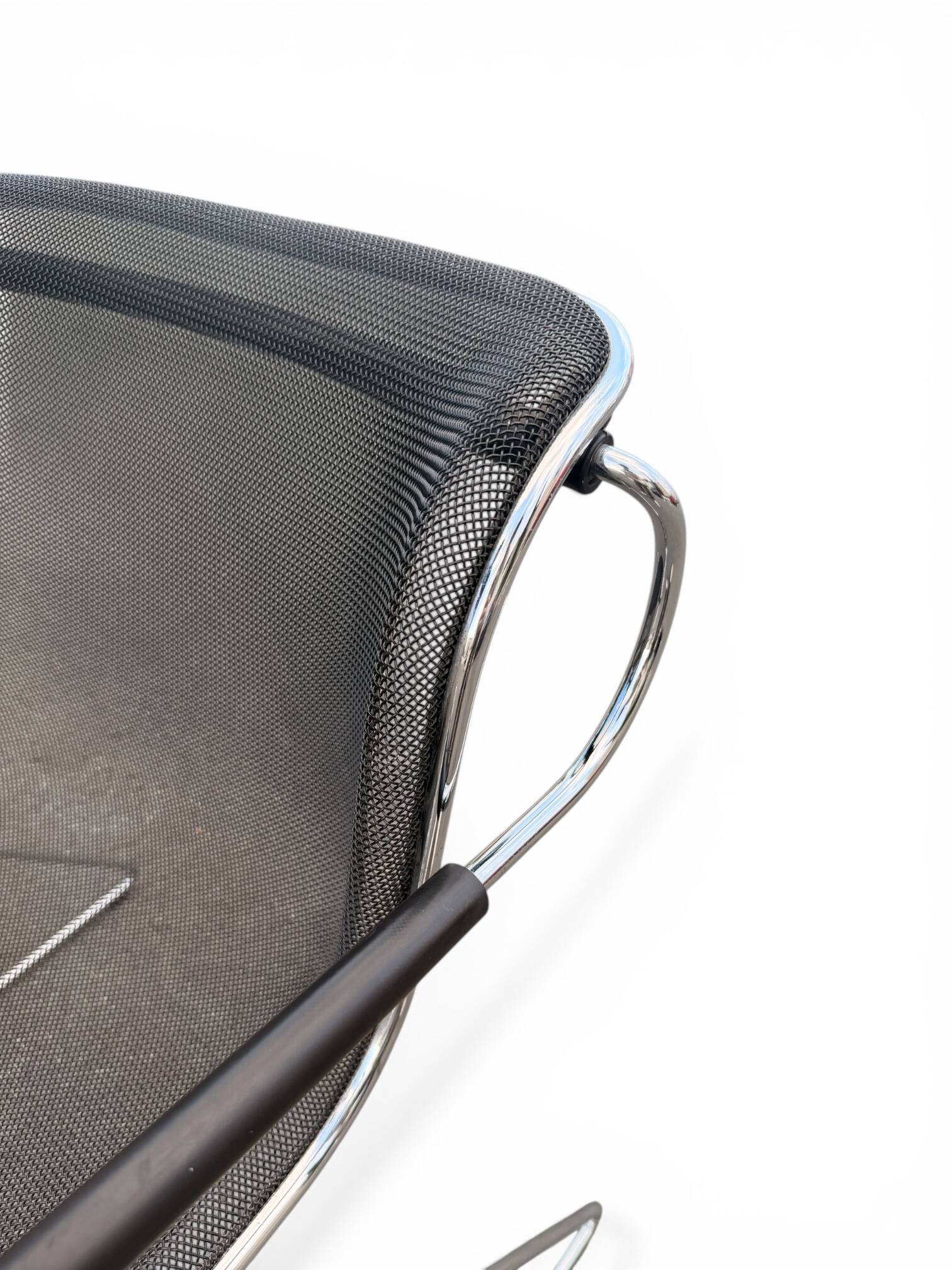 Penelope chair by Charles Pollock for Castelli (1982)