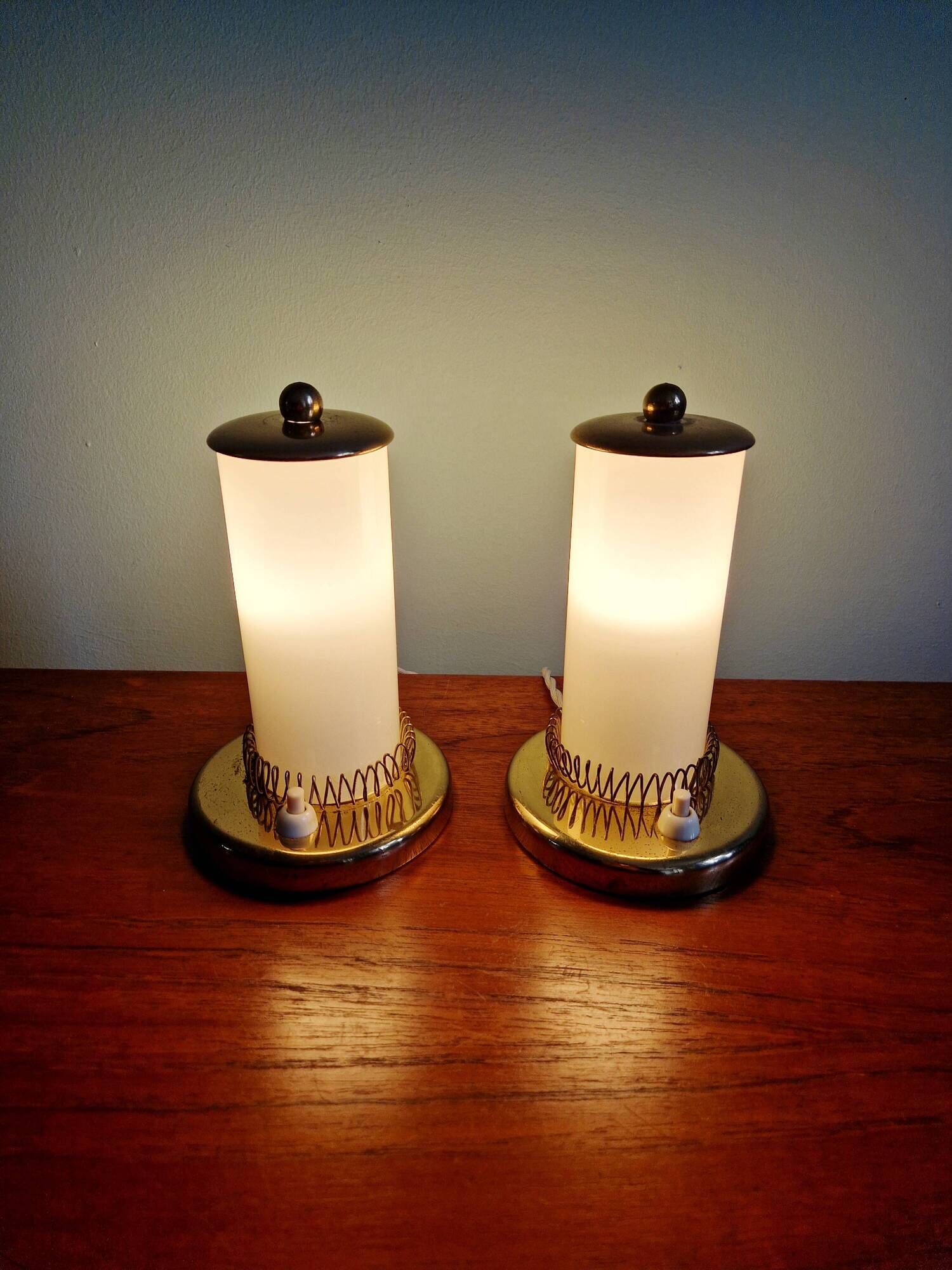 Pair of Mid-Century bedside lamps in brass and cream opaline, 1950.