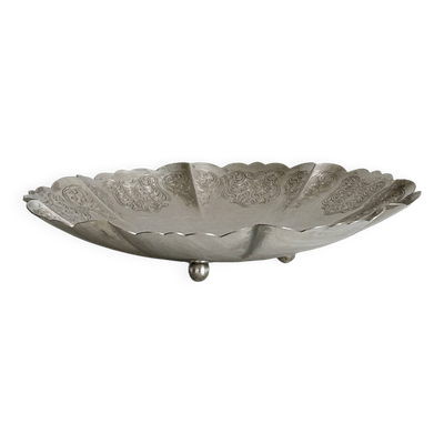 Coupe légère en métal sur pieds