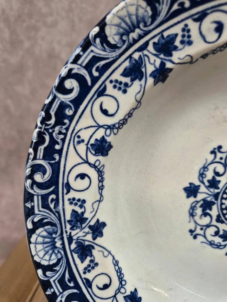 Assiette creuse Jules Vieillard Bordeaux – service Louis Xv