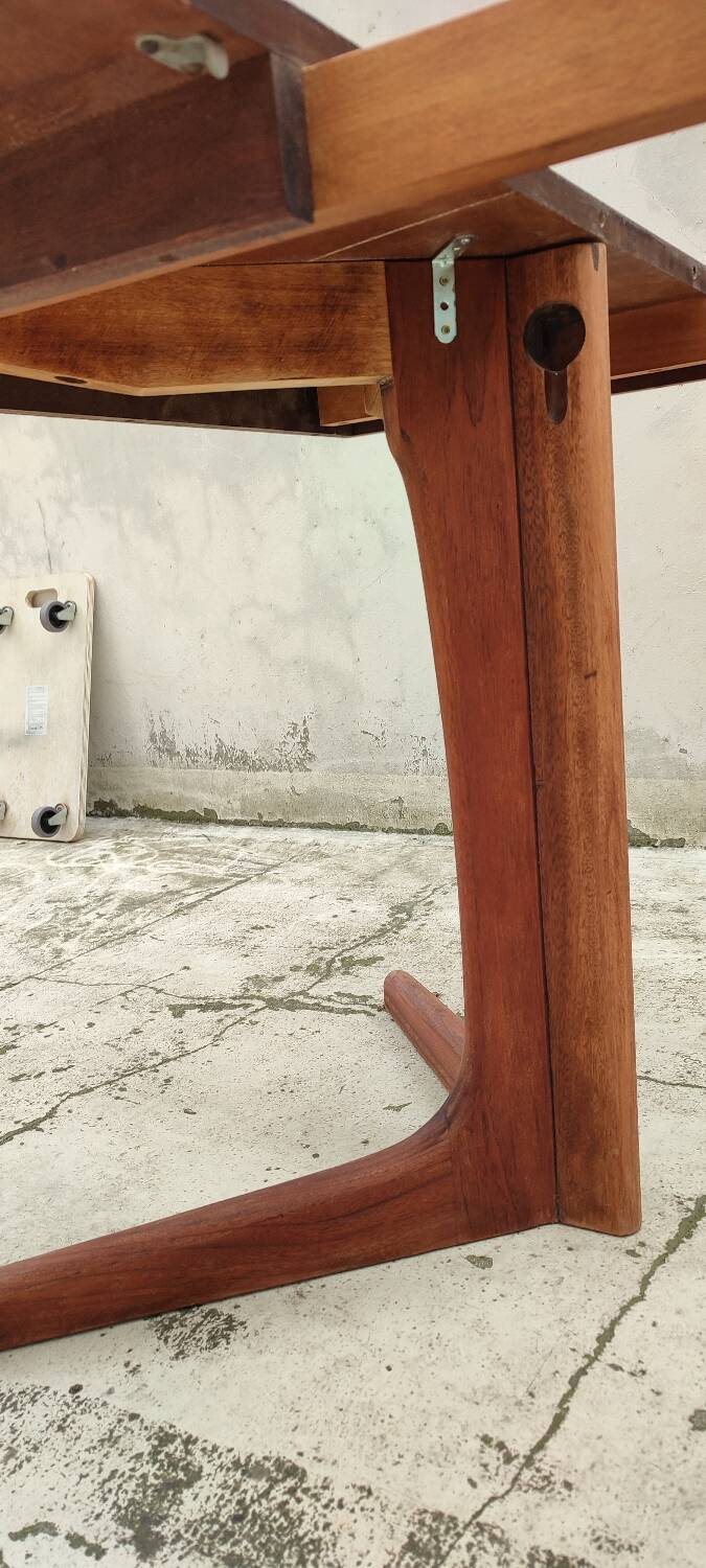 Baumann vintage Scandinavian oval table