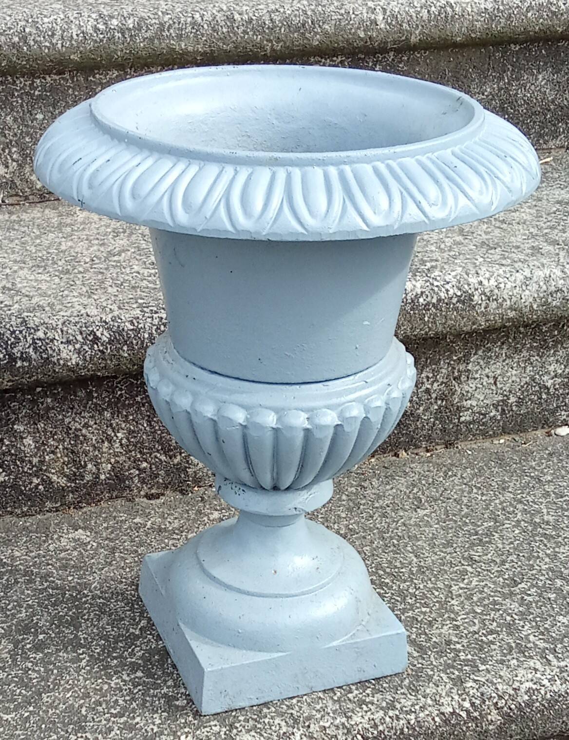 Ancient Médicis vase in cast iron
