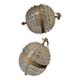 Paire de suspension ancienne globe en verre structure et laiton dore
