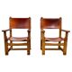 Paire de chaises de château brutalistes anciennes faites à la main en chêne et cuir cognac, années 1920.