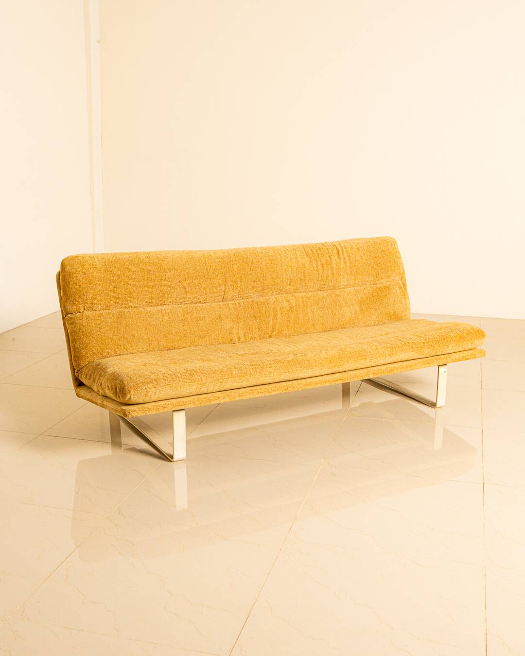Cream "C683" sofa by Kho Liang for Artifort 80's