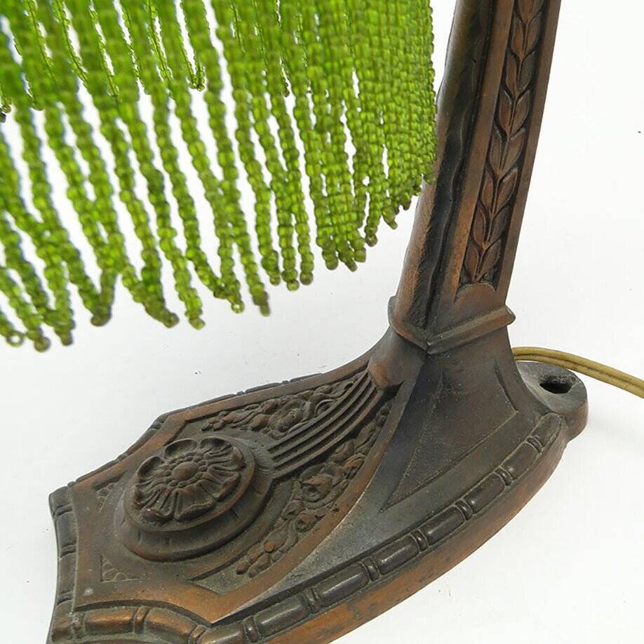 Lampe de table Art Nouveau avec motifs floraux, Autriche-Hongrie, années 1900.