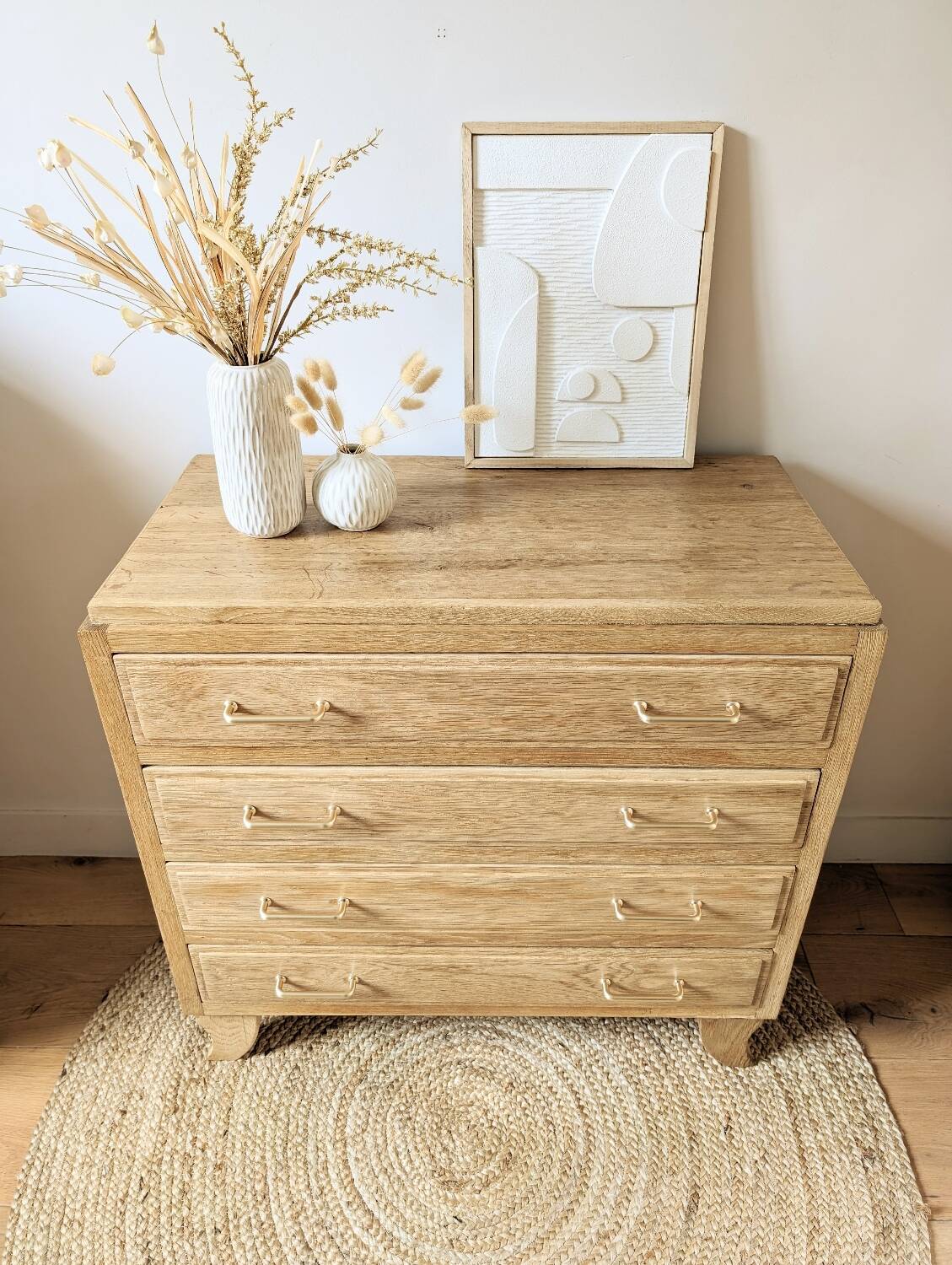 Retro chic oak chest of drawers with golden handles
