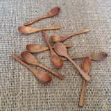 10 wooden spoons
