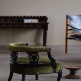 Victorian English decorative chair, velvet and wood, late 19th century.