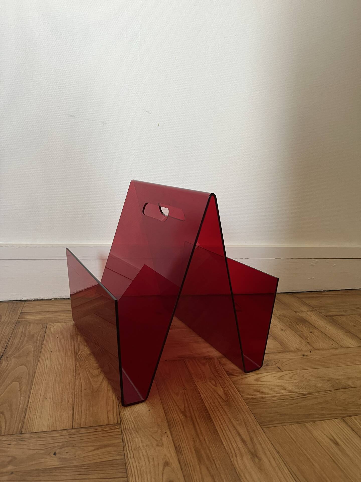 Acrylic magazine rack
